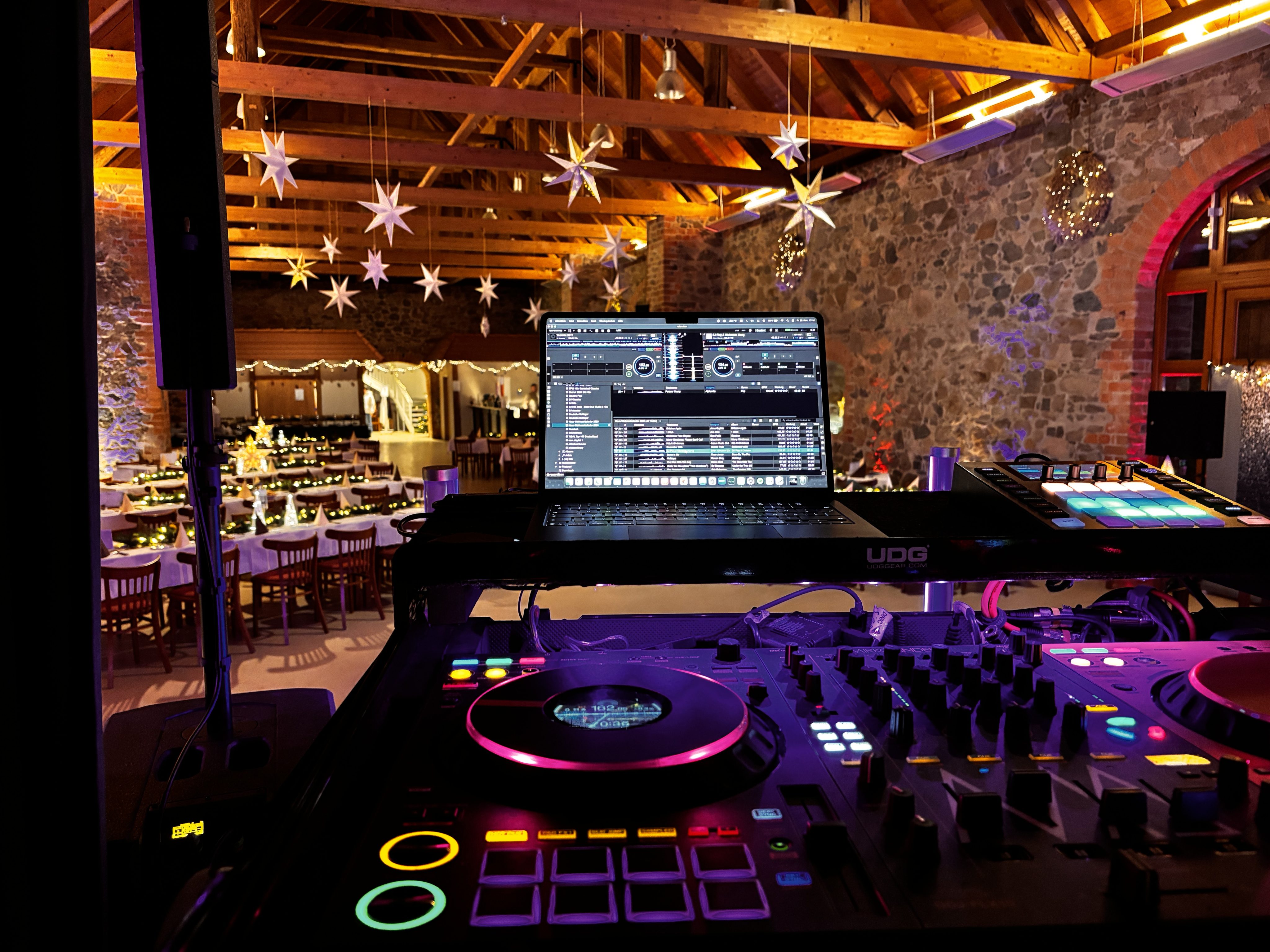 Warum ein DJ auf einer Hochzeit unschlagbar ist.